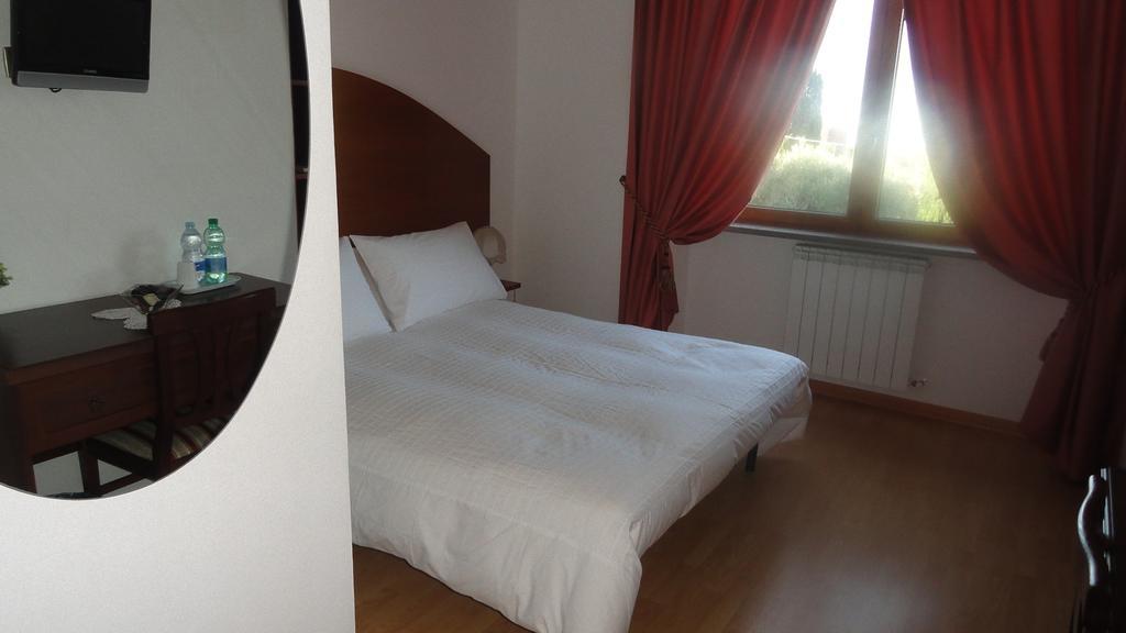 Bed And Breakfast La Corte Degli Ulivi 치비타베키아 객실 사진