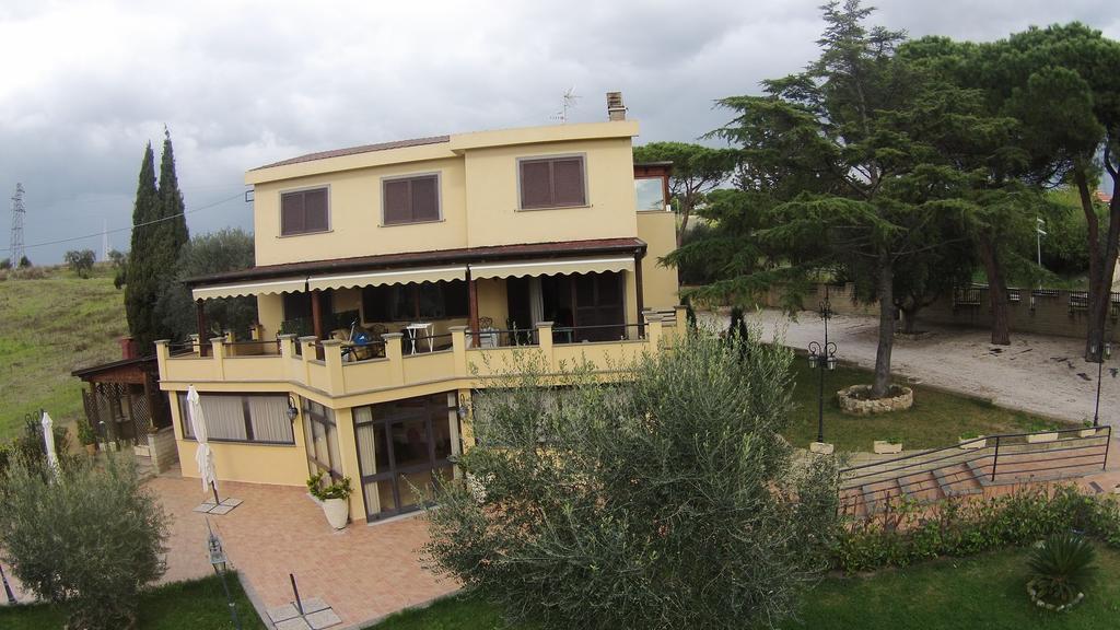 Bed And Breakfast La Corte Degli Ulivi 치비타베키아 외부 사진