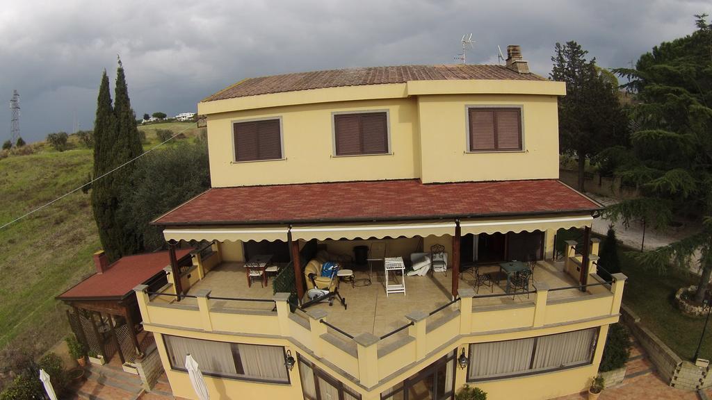 Bed And Breakfast La Corte Degli Ulivi 치비타베키아 외부 사진