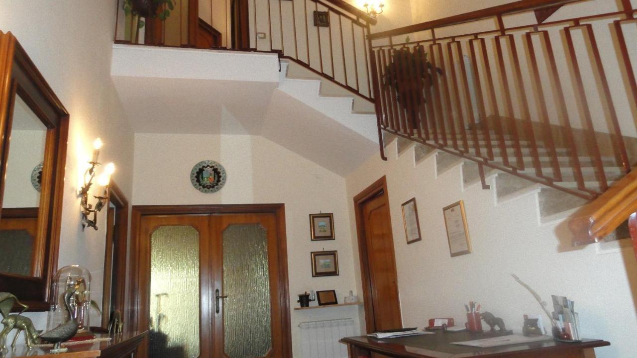Bed And Breakfast La Corte Degli Ulivi 치비타베키아 외부 사진