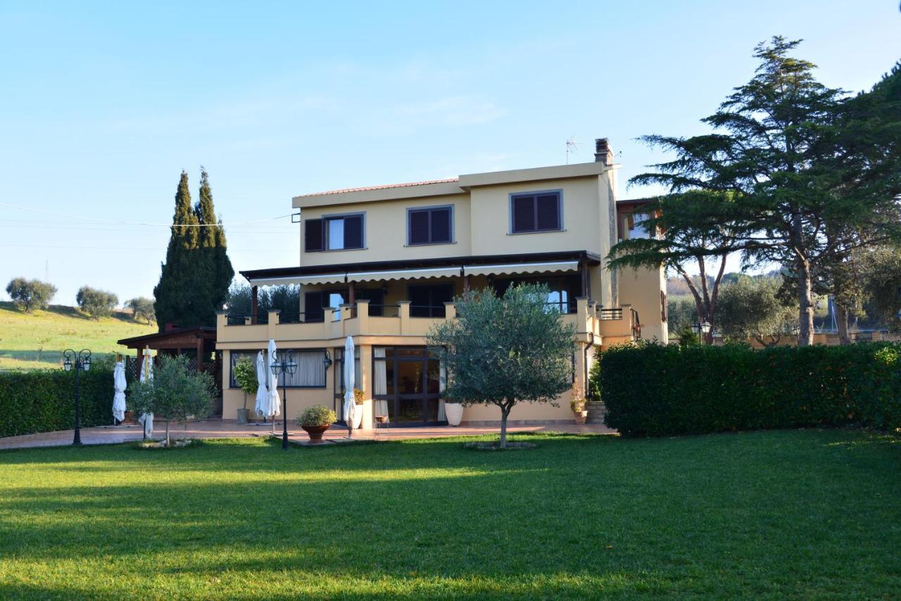 Bed And Breakfast La Corte Degli Ulivi 치비타베키아 외부 사진