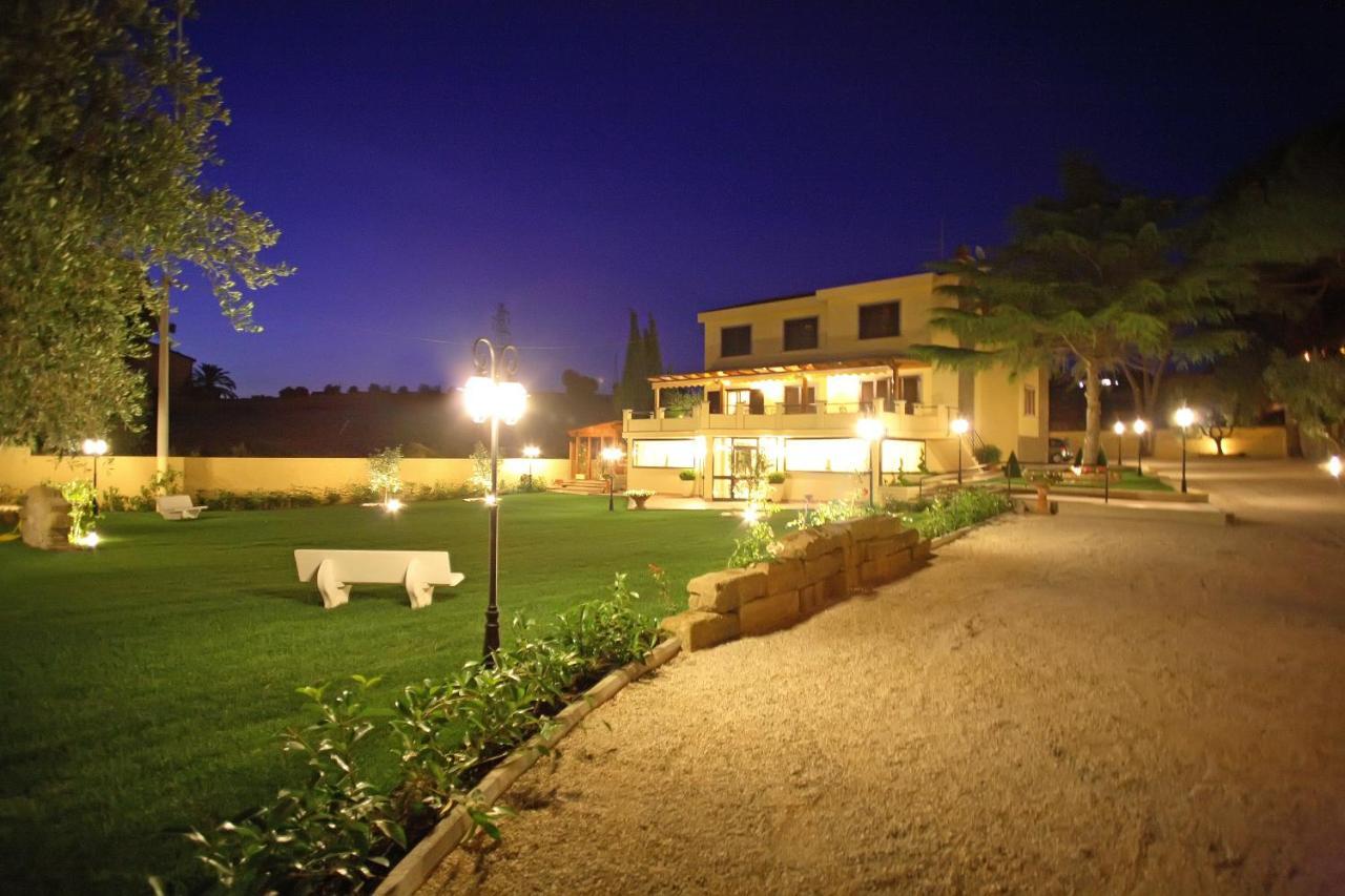 Bed And Breakfast La Corte Degli Ulivi 치비타베키아 외부 사진