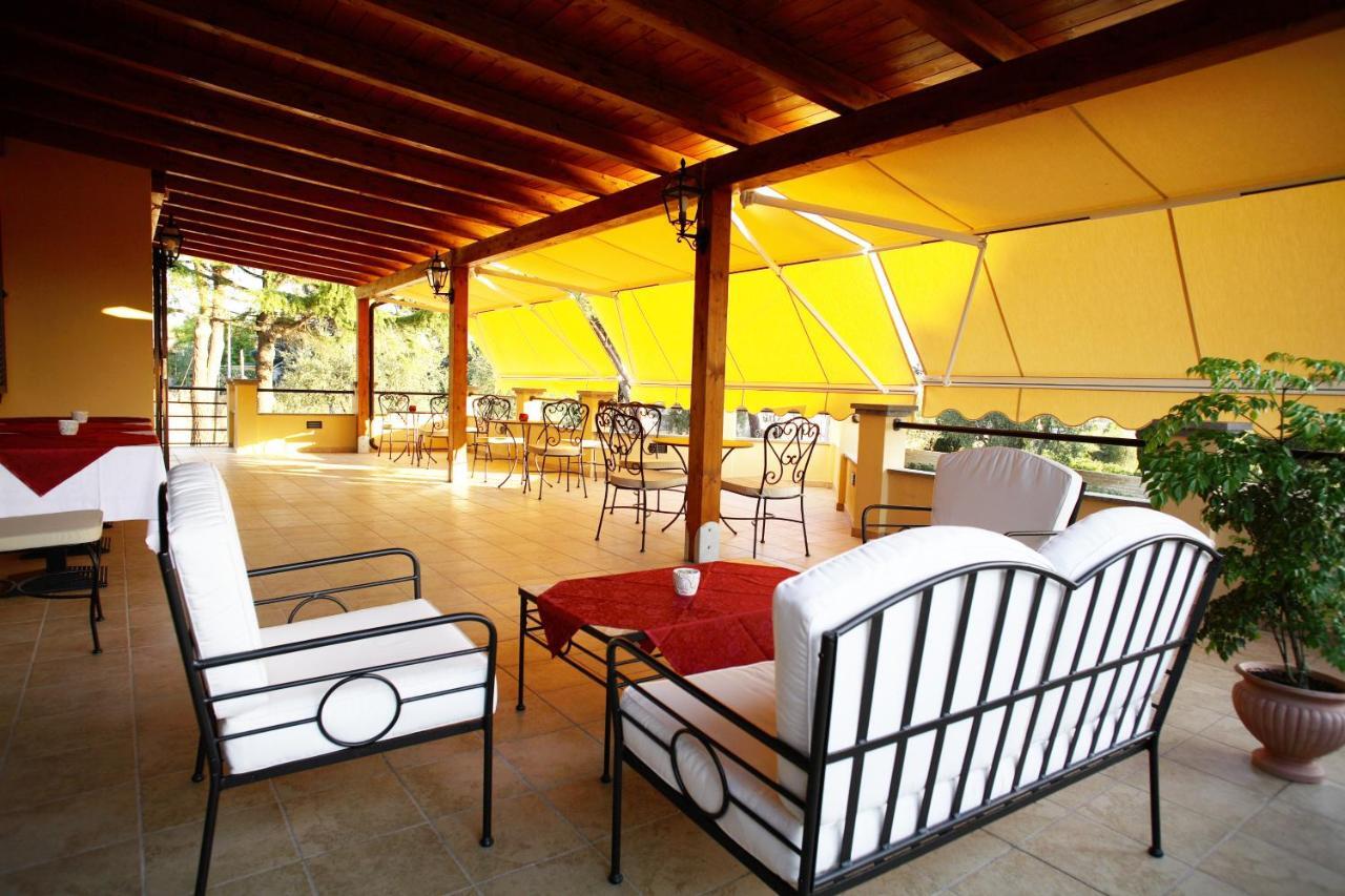 Bed And Breakfast La Corte Degli Ulivi 치비타베키아 외부 사진