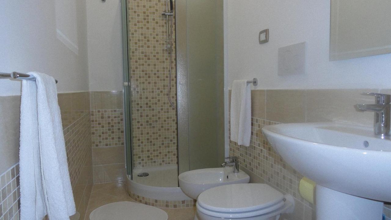 Bed And Breakfast La Corte Degli Ulivi 치비타베키아 객실 사진